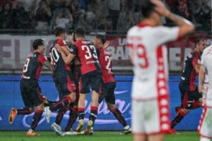 Il Cagliari Torna In Serie A Pavoletti Gol In Casa Bari Cafetv